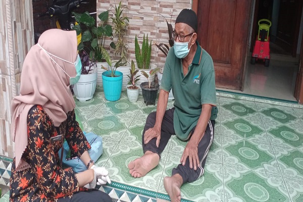 Kisah Ninda, Nakes di Semarang yang Rayu Lansia Vaksinasi Covid-19