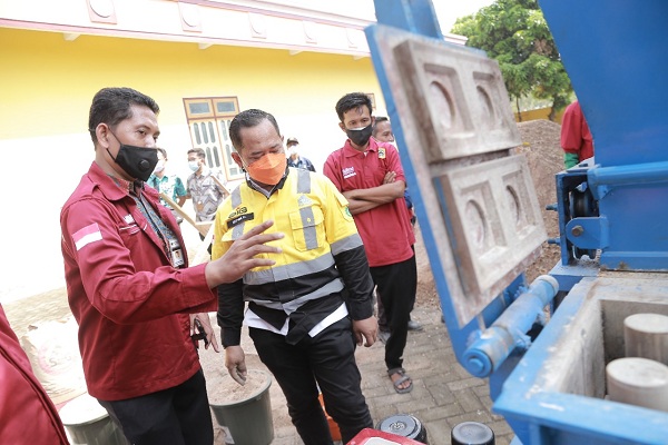 Dukung Dinas ESDM Jateng, SG Terjunkan Pemateri Ajarkan Pembuatan Produk Inovatif Bata Interlock