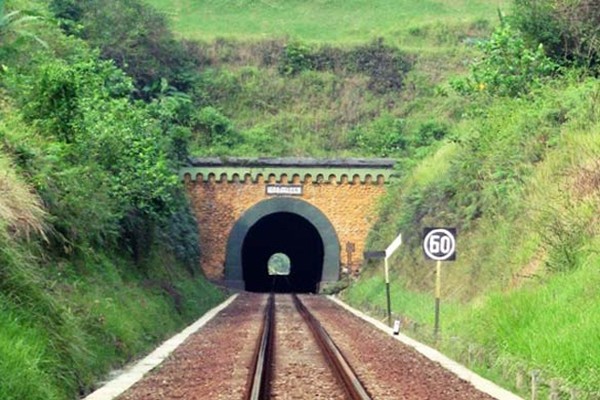 Ini Dia 3 Terowongan Kereta Api Paling Legendaris di Jalur Selatan Jawa