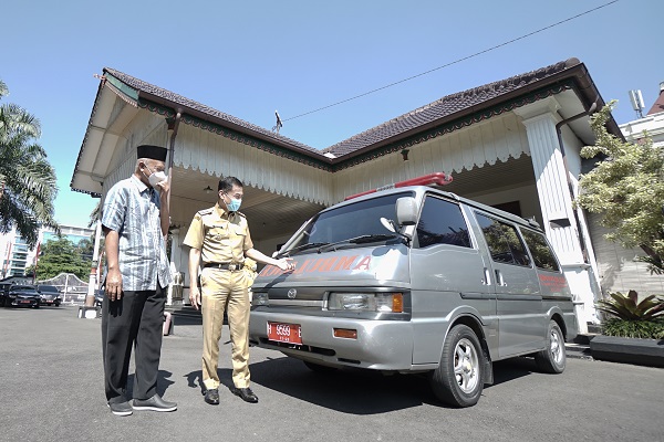 Pemkot Salatiga Hibahkan 1 Ambulans ke NU