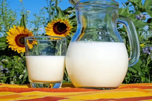 Tingkatkan Imun, Nakes & Pasien Covid-19 di Banjarnegara Dipasok Susu