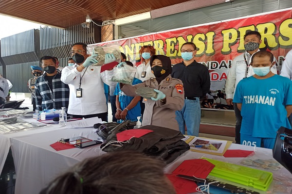 Teror Lempar Batu ke Truk Didalangi Jasa Pengawalan Ilegal