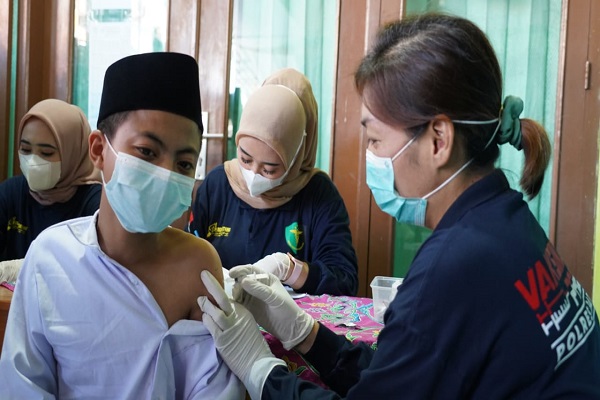Polda Jateng Siapkan 320.000 Dosis Vaksin untuk Santri