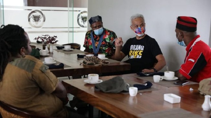 Ganjar Digeruduk Aktivis Mahasiswa di Papua, Diajak Diskusi