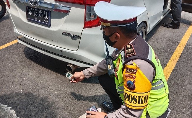 Bikin Resah, Mobil Berknalpot Brong Dihentikan Warga