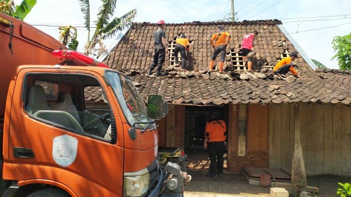Angin Kencang Grobogan, 1 Rumah Di Godong Roboh 