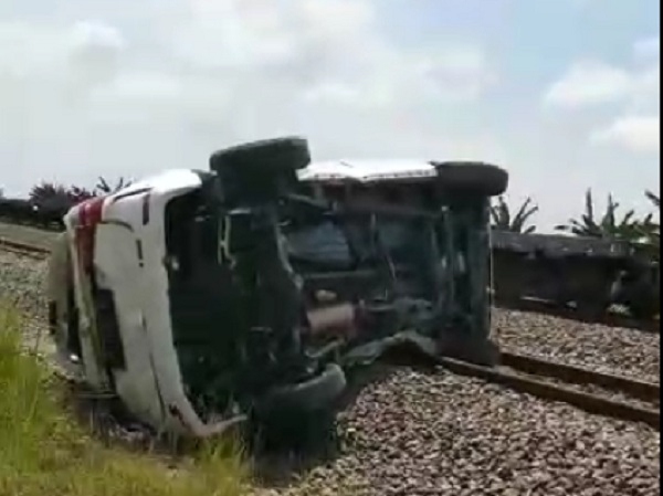 Mobil Avanza Tertabrak KA Barang Di Grobogan, 3 Orang Tewas