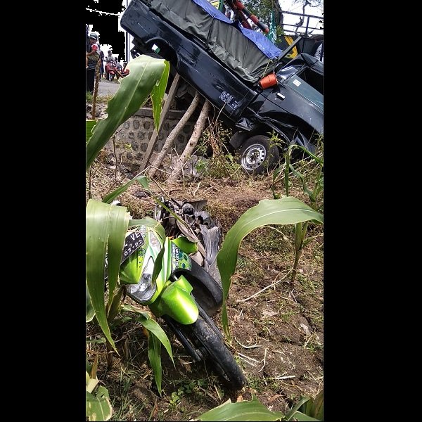 Asal Belok , 2 Pelajar di Ponorogo Ditabrak Pikap Satu Meninggal