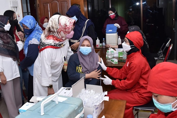 Unik! Vaksinasi di Sukoharjo Berhadiah Sembako