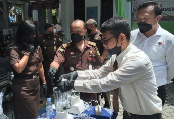 Hari Pahlawan, Kejari Grobogan Musnahkan Puluhan Barang Bukti