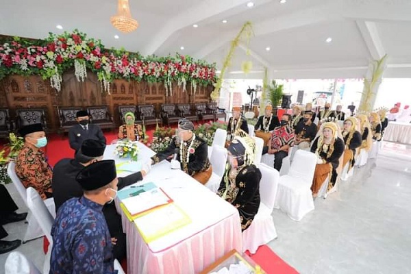 Senangnya, 7 Pasangan Ini Ikut Nikah Massal di Madiun