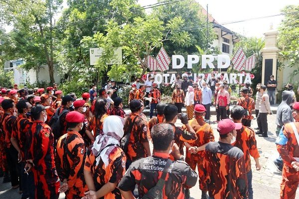 Anggota Pemuda Pancasila Geruduk DPRD Solo