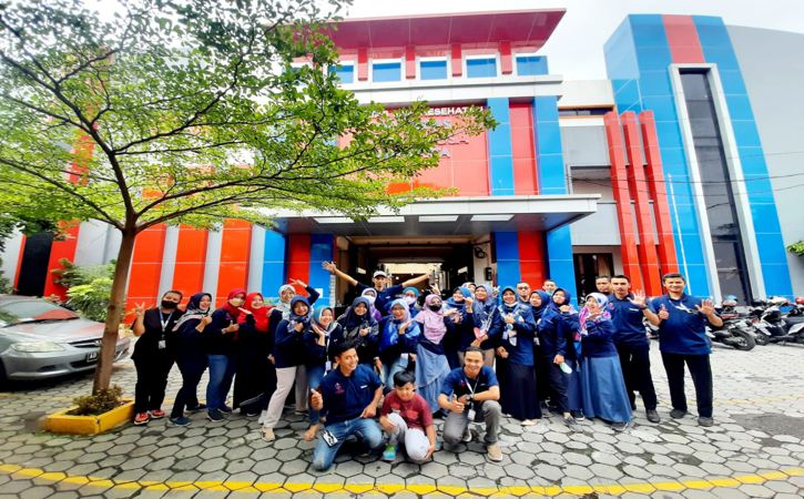 Sambut HKN 2021, Fakultas Ilmu Kesehatan Universitas Duta Bangsa Surakarta Gelar Jalan Sehat