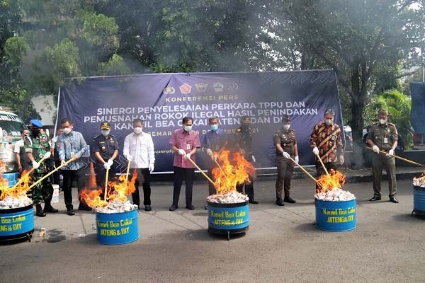 Bea Cukai Jateng DIY Musnahkan Jutaan Batang Rokok Ilegal