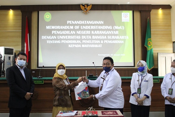 Awali 2022, UDB Surakarta Tanda Tangan MOU dengan PN Karanganyar