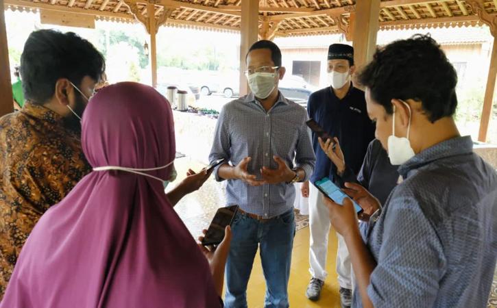 24 Wartawan Kompeten di UKW PWI Jateng dan Semen Gresik