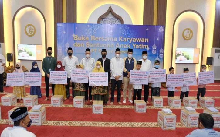 Momentum Ramadan, Semen Gresik Beri Santunan 200 Anak Yatim Rembang