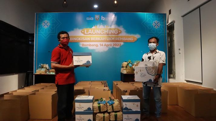 Didukung Semen Gresik, Hampers Buatan UMKM Rembang Terjual Ribuan Paket