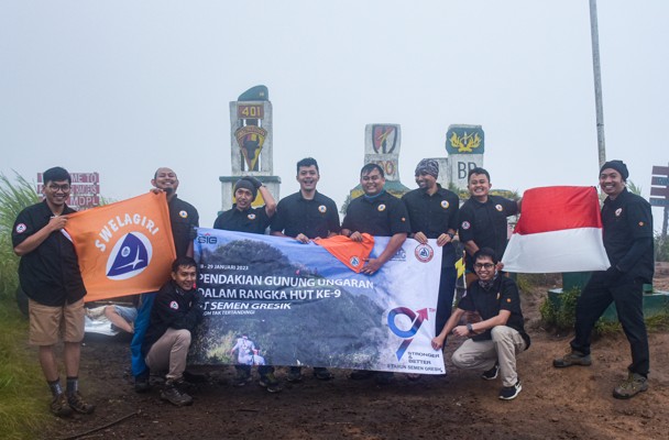 Peringati HUT ke-9, Komunitas Pecinta Alam Semen Gresik Daki ke Gunung Ungaran