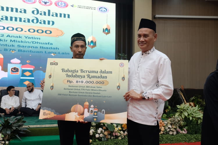 Semen Gresik Salurkan Rp819 Juta dan 5.389 Paket Sembako untuk Warga Rembang dan Blora