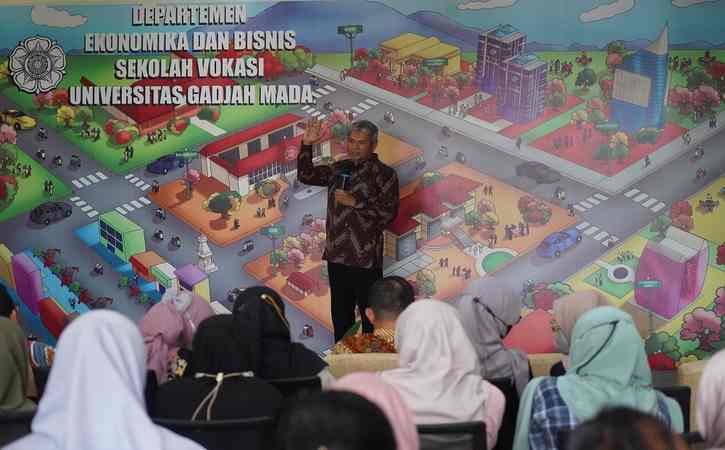 Catat! Ini 3 Tips Sukses Berkarier ala Plt Dirut Semen Gresik yang Disampaikan Kepada Mahasiswa UGM