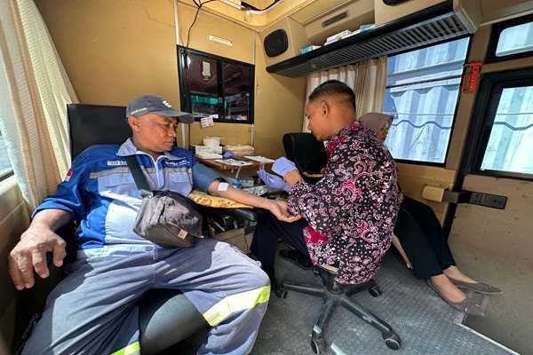 Hari Donor Sedunia, Karyawan Semen Gresik Kompak Aksi Donor Darah & Suplai Ratusan Kantong Darah ke PMI