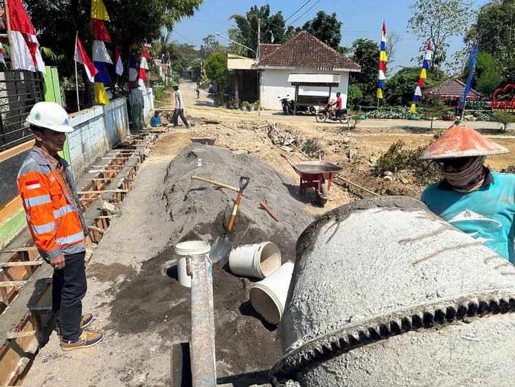 PT Semen Gresik Salurkan Rp800 Juta untuk Desa Pasucen Rembang Lewat Program FMM