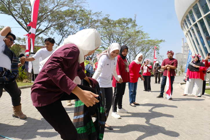 Penuh Semangat! Semen Gresik Gelar Upacara hingga Beragam Lomba saat HUT ke-79 RI