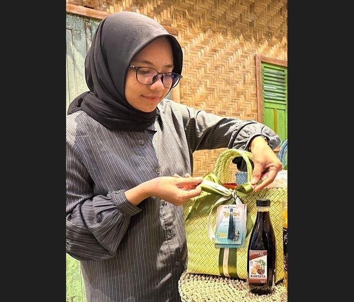 Sonaya, Minuman Sirop Kawista Produk UMKM Binaan Semen Gresik Laris Manis