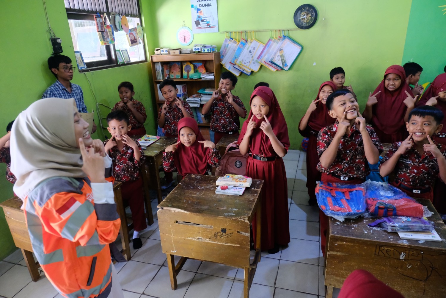 PT Semen Gresik Dukung Peningkatan Pendidikan Anak-anak Sekolah Dasar di Kabupaten Rembang dan Blora