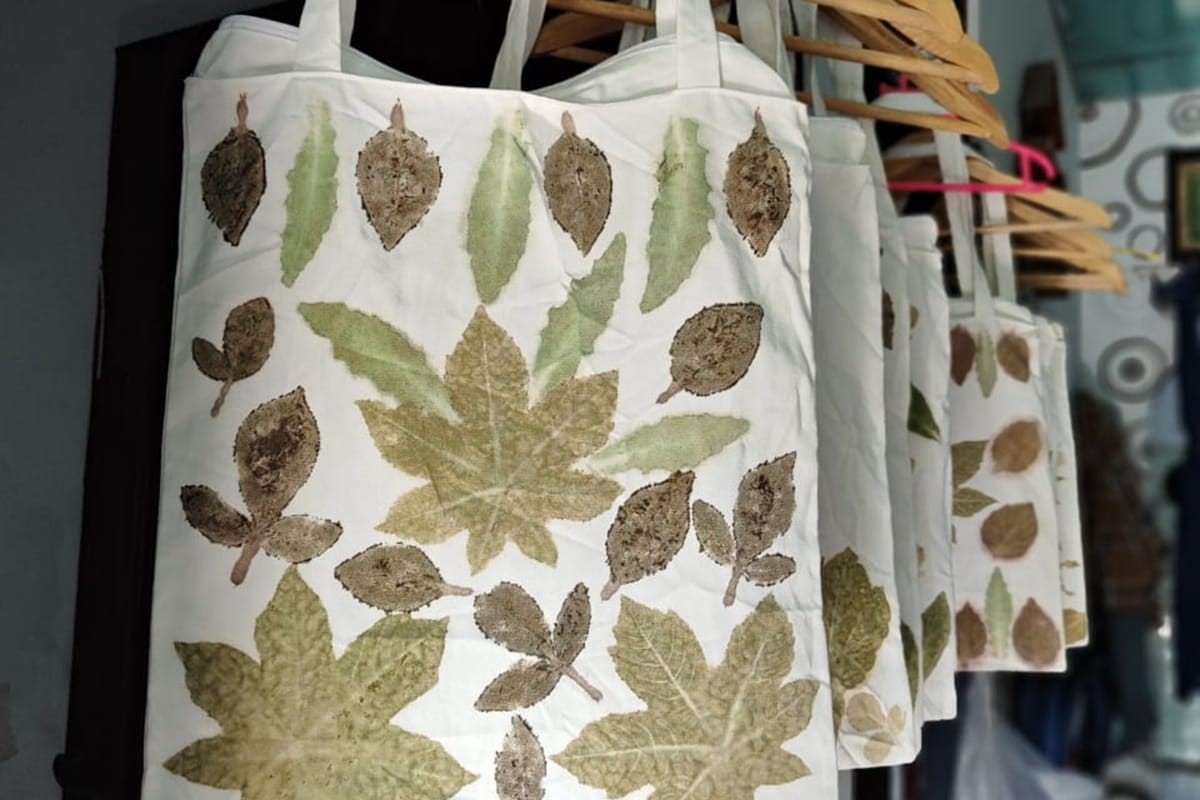 Mutiara Collection, UMKM Binaan RB Rembang Semen Gresik Ubah Daun jadi Karya Fashion