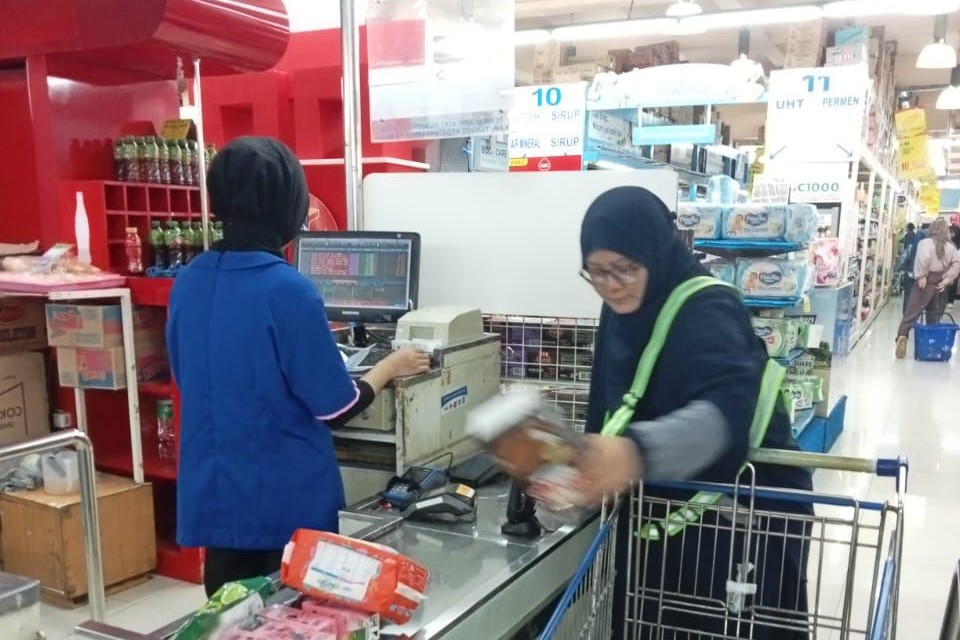 Warga Antusias Meriahkan Yamaha Grebek Pasar Rame di Semarang