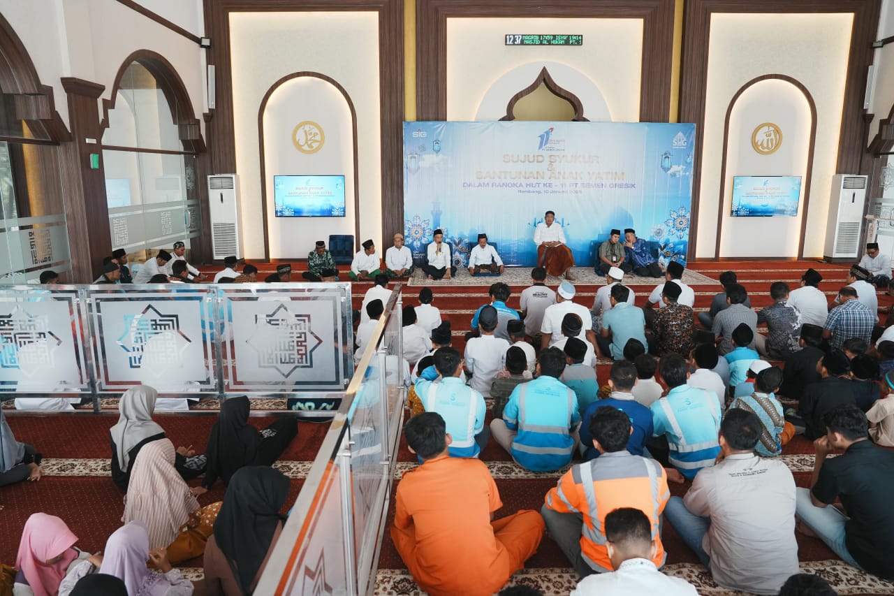 HUT ke-11, Semen Gresik Gelar Sujud Syukur dan Berbagi Kebahagiaan dengan Ratusan Anak Yatim Piatu