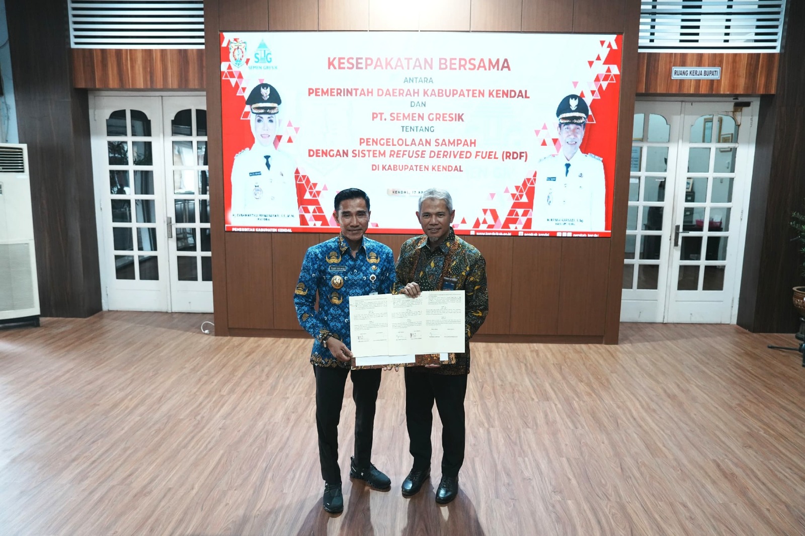 Semen Gresik dan Pemkab Kendal Teken Kerjasama Pengelolaan Sampah Melalui Teknologi RDF