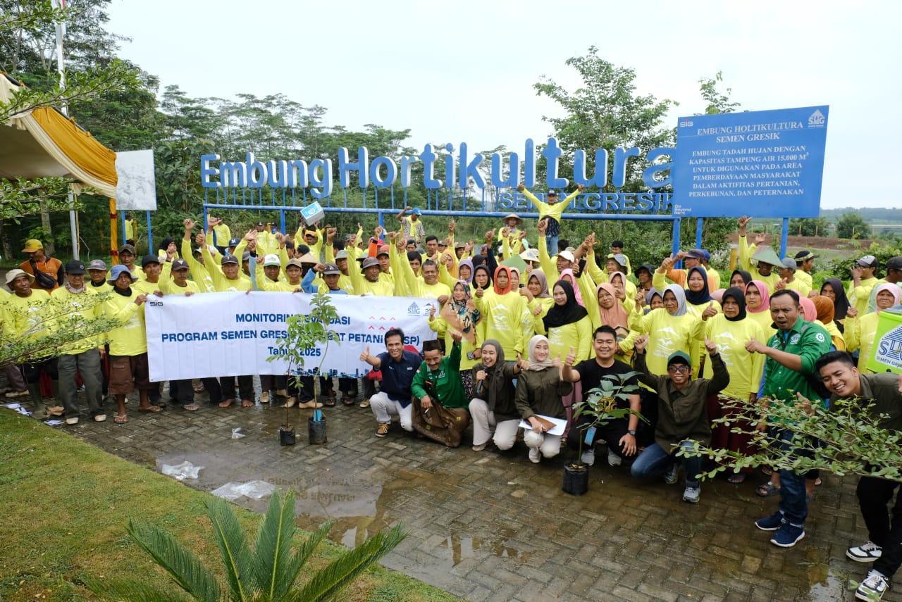 196 Petani SGSP Dapat Bantuan Bibit Tanaman dan Pupuk Organik dari Semen Gresik