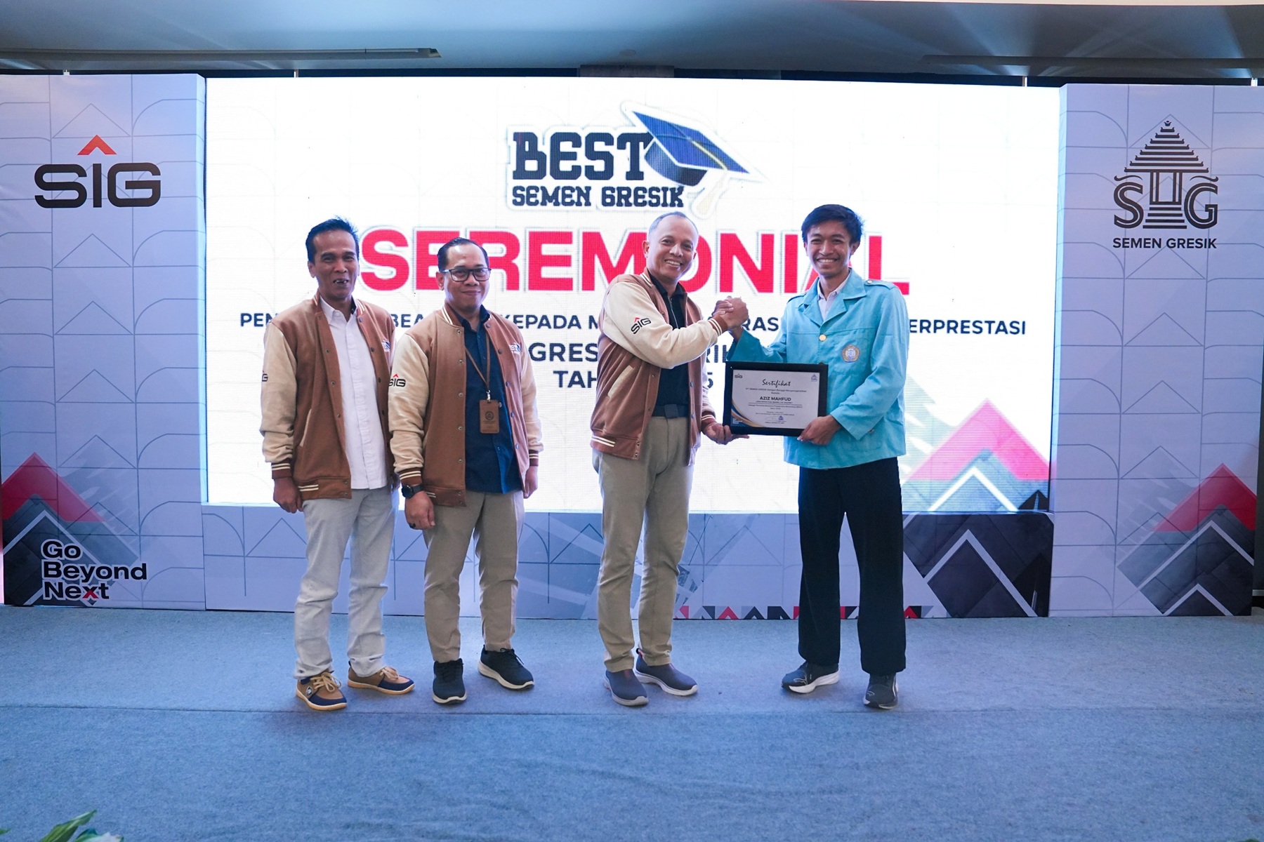 Dukung Asta Cita Presiden, Semen Gresik Salurkan Beasiswa ke 25 Mahasiswa PTN