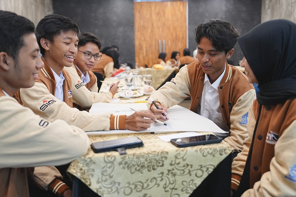 Semen Gresik Berikan Beasiswa kepada 95 Mahasiswa PTN asal Rembang dan Blora