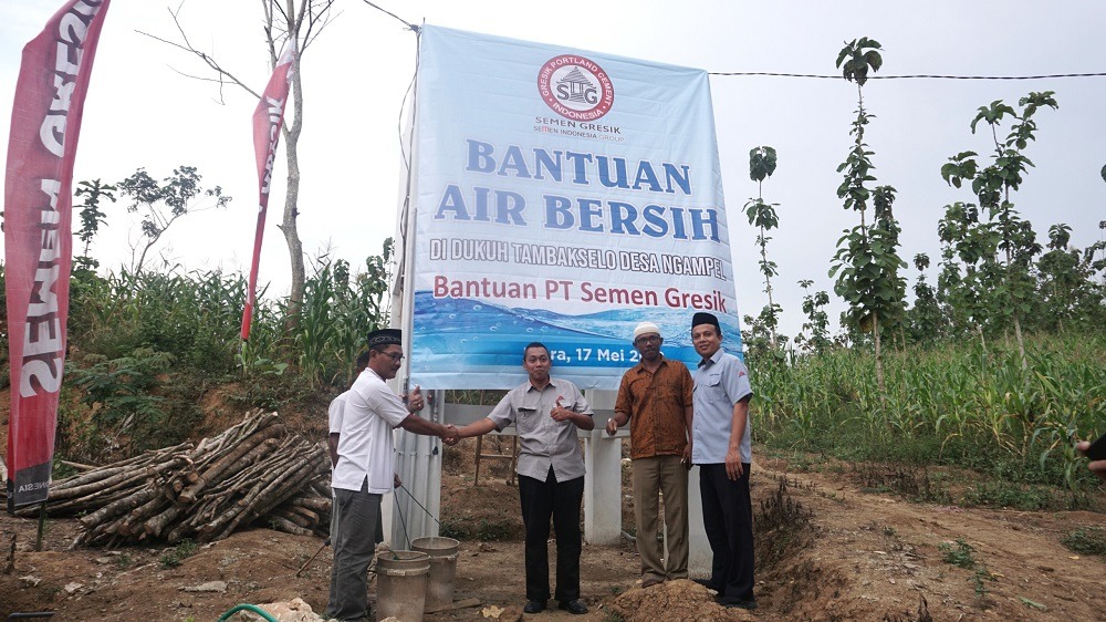 Semen Gresik Bangun Sarana Air Bersih di Pasucen & Ngampel, 457 KK Kini Nikmati Akses Air Langsung ke Rumah