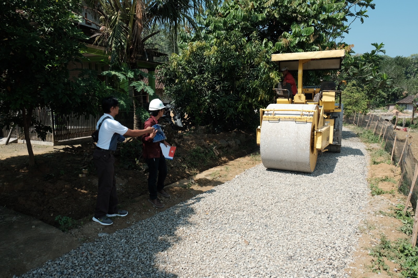 Semen Gresik Salurkan Bantuan Pembangunan Infrastruktur di 6 Desa sekitar Perusahaan