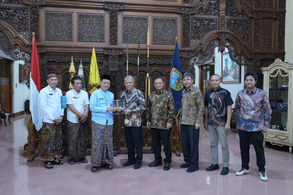 PT Semen Gresik dan Pemkab Kudus Teken MoU Pemanfaatan Sampah Kota Jadi RDF