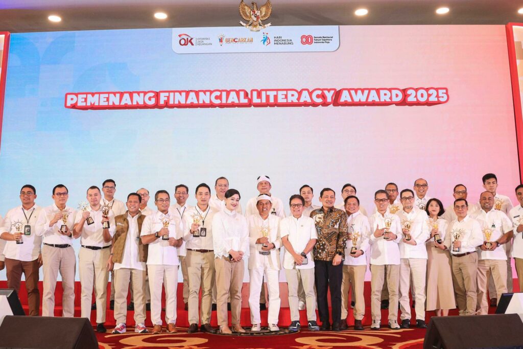 PT Pegadaian Raih Penghargaan Financial Literacy Award 2025 dari OJK