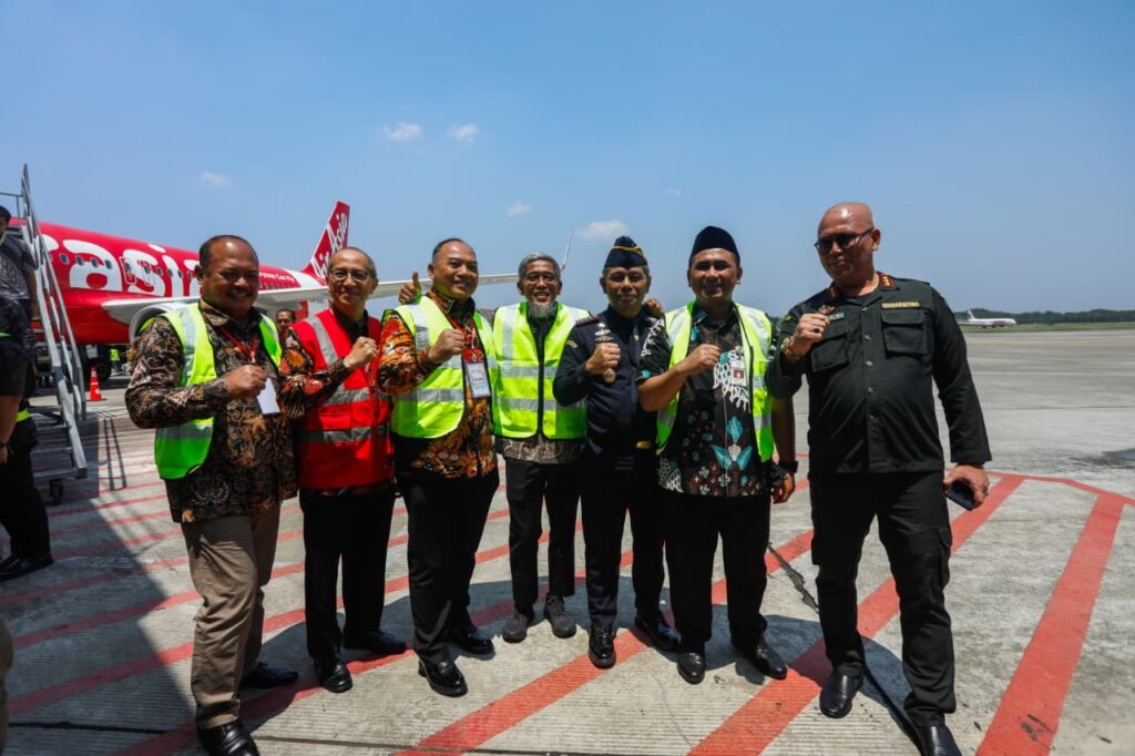 Wagub Jateng Lepas Penerbangan Perdana Semarang-Kuala Lumpur, Masyarakat Sambut Antusias