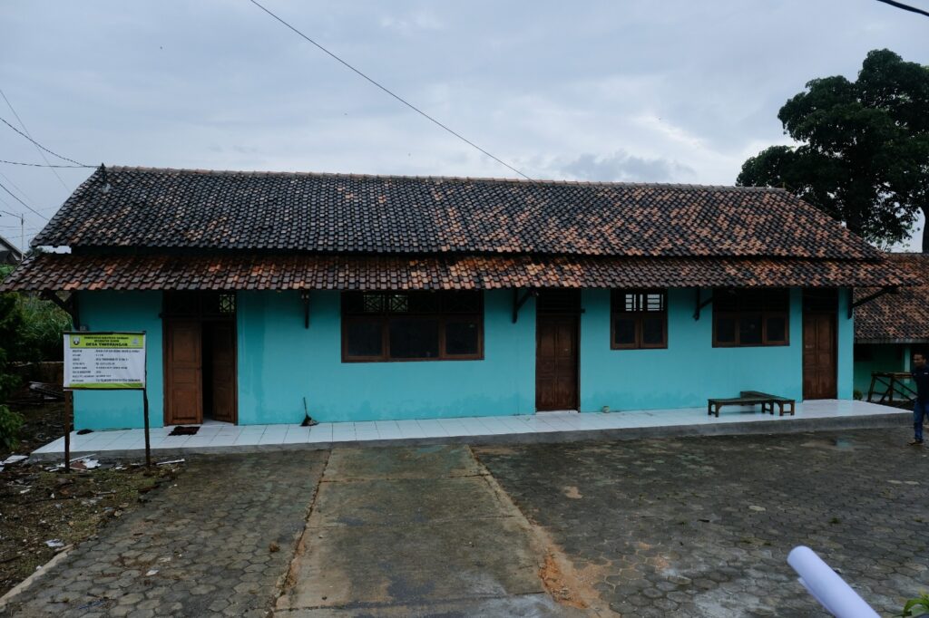 Dukung Peningkatan Pendidikan, Semen Gresik Salurkan Bantuan Renovasi Madrasah Diniyah Al Hikmah Rembang
