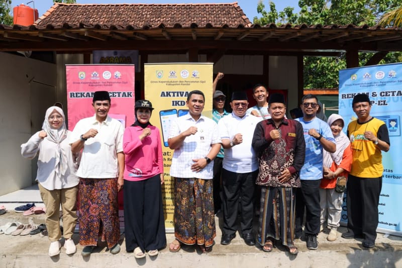 Jelang Hari Santri 2025, Wagub Jateng Taj Yasin Ikut Ro’an di Pesantren