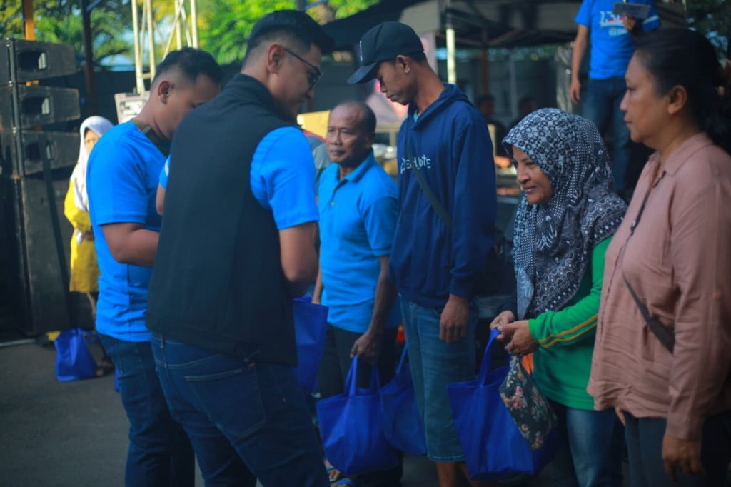 BRI Kantor Cabang Salatiga Salurkan 130 Paket Sembako Bertema Charity