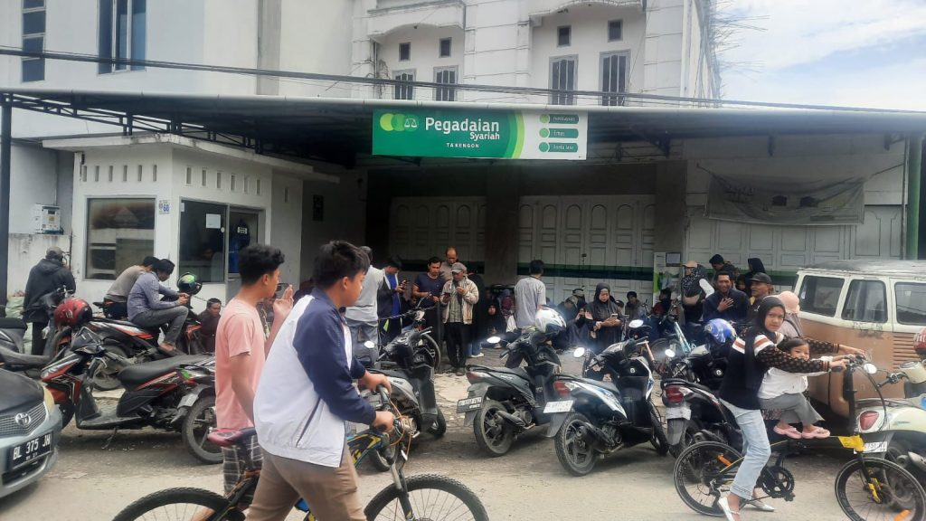 Pegadaian Pasang Starlink untuk Bantu Akses Internet Warga Terdampak Bencana Sumatra