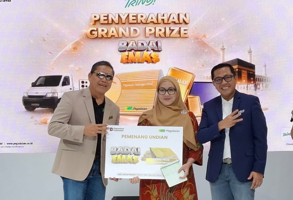 Pegadaian Serahkan Grand Prize 1 Kg Emas di Kota Kasablanka, Ajak Masyarakat Konsisten Investasi