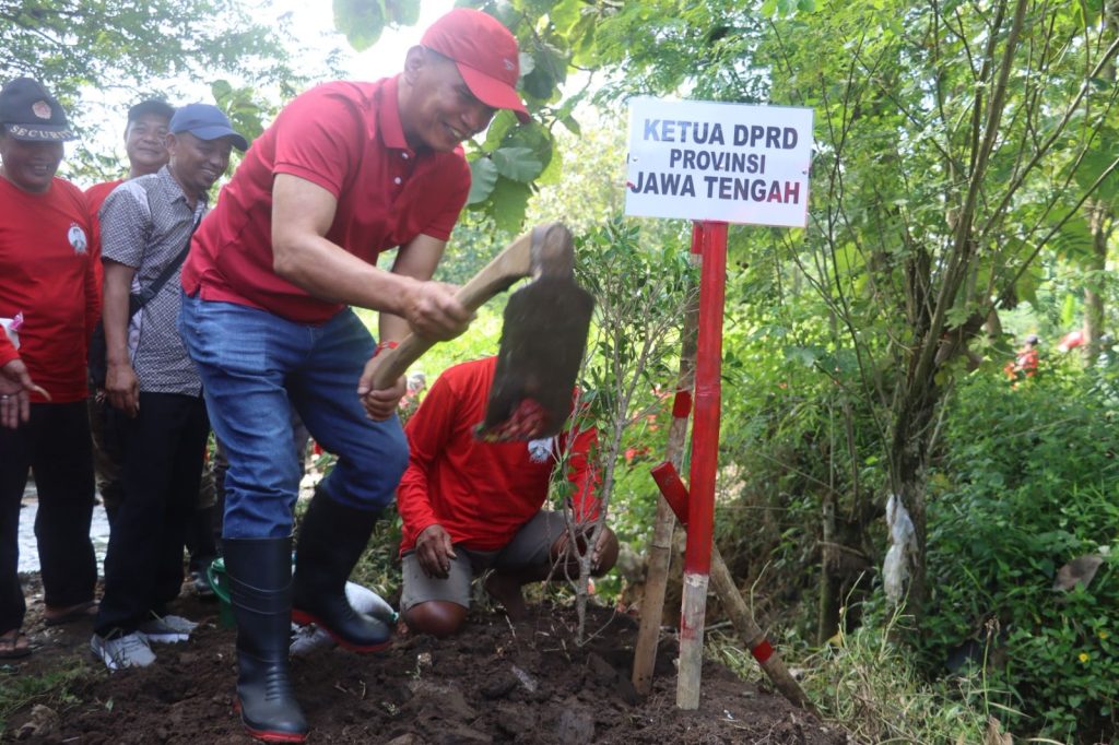 Sumanto Canangkan Program Jogo Kali Merawat Bumi, Tanam Pohon Penyimpan Air di Sekitar Sungai