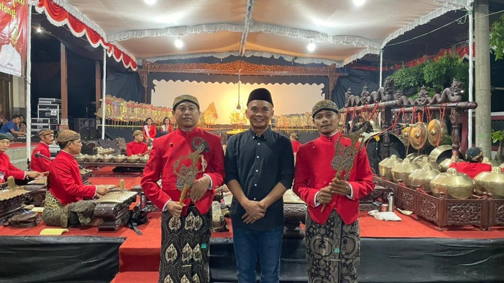 Rutin Pentaskan Wayang Kulit, Sumanto Dapat Gelar Satriyo Pelestari Budaya Ringgit Purwo
