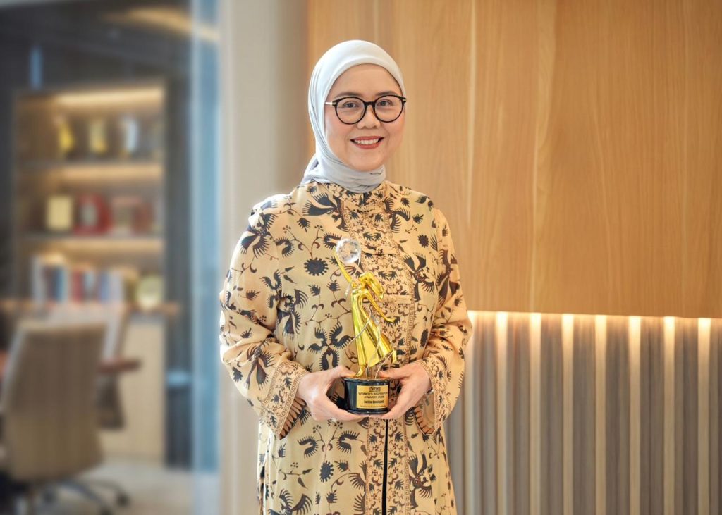 Jadi Tokoh Wanita Berpengaruh di Indonesia, Direktur Pegadaian Raih Penghargaan Women in Business Leadership 2026